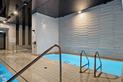 17 N Bathurst Street • #1006 • Toronto, ON