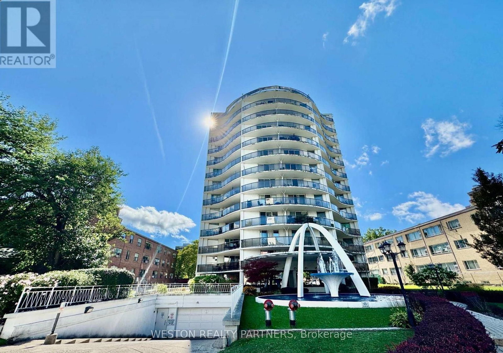 204-44 Walmer Road, Toronto, ON