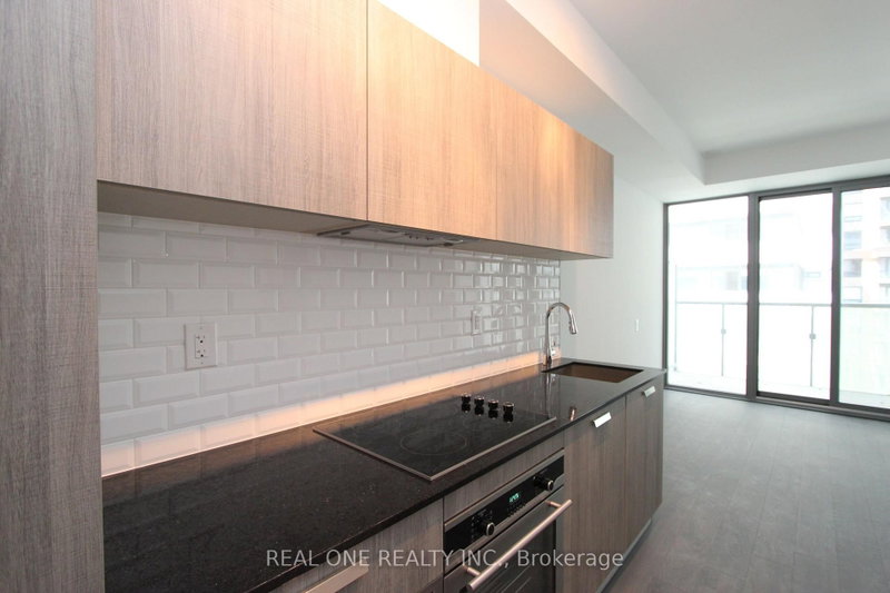 home for lease on 1010-50 Charles Street E