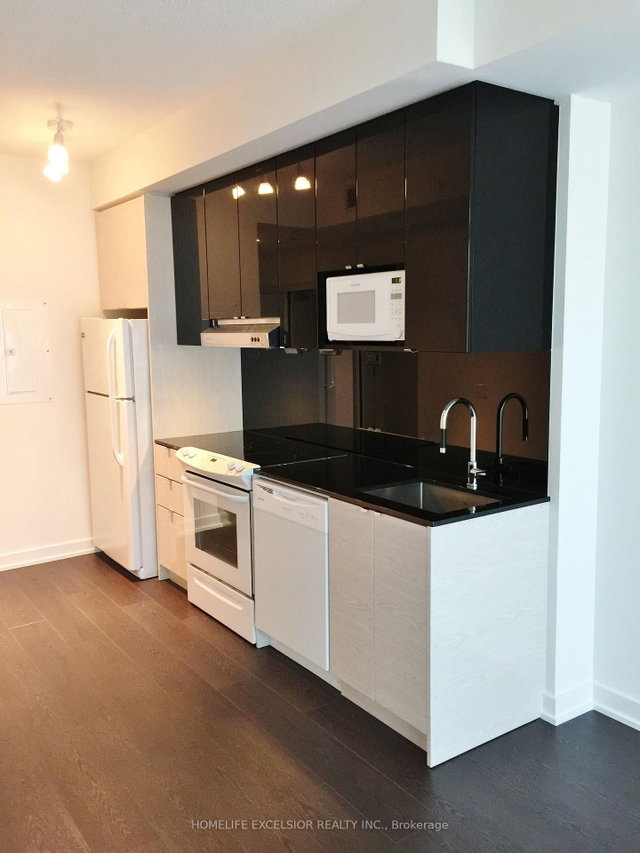 216 - 72 Esther Shiner Boulevard