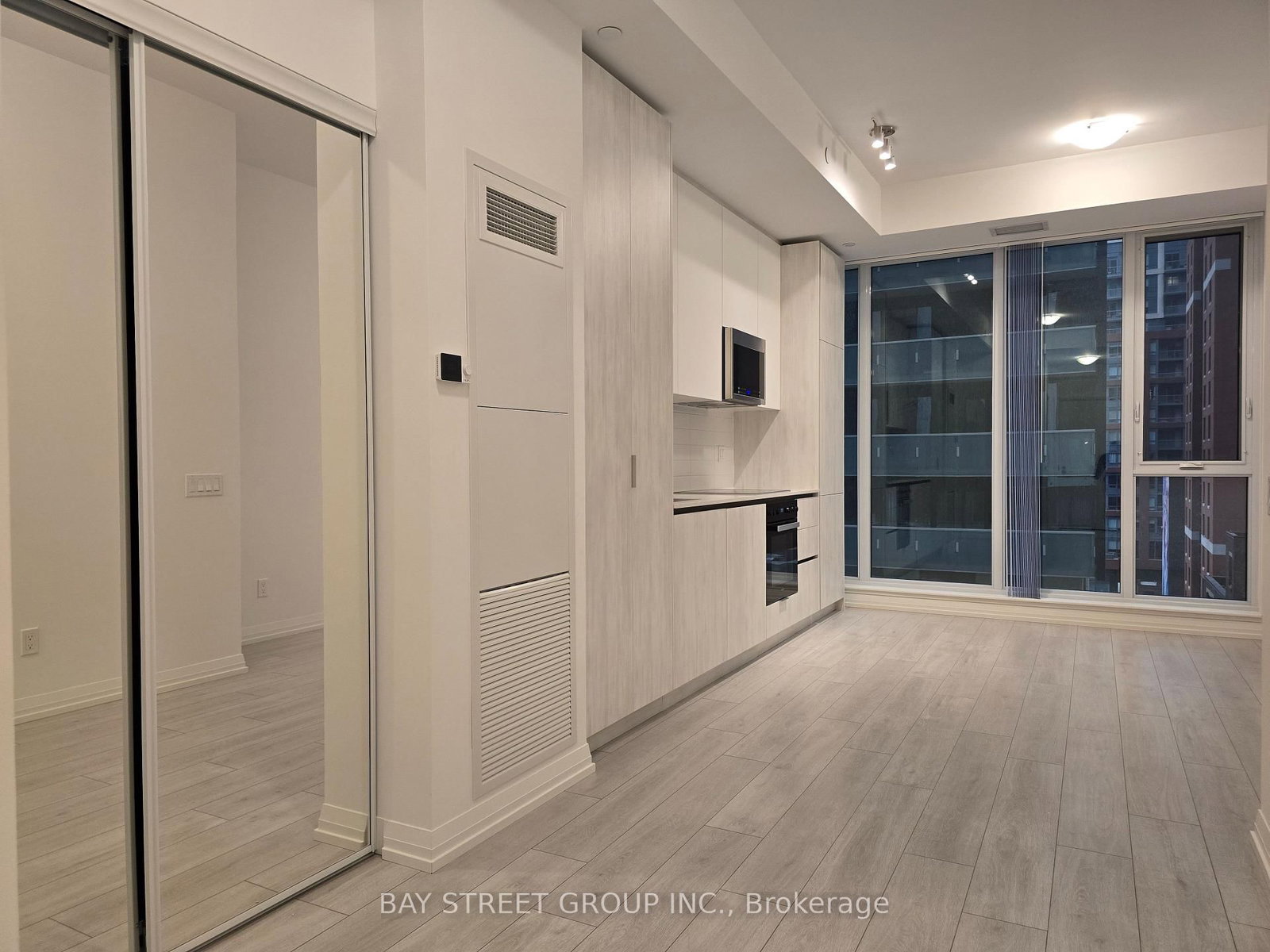 802-400 King Street, Toronto, ON, photo 5
