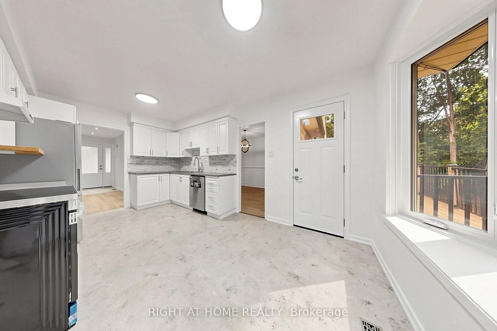 6 Colonnade Road, Toronto, ON, photo 4