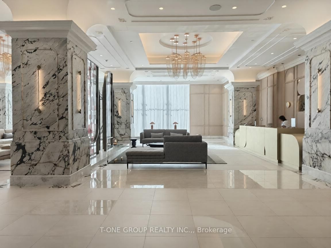1104-10 Inn on the park Drive, Toronto, ON, photo 2
