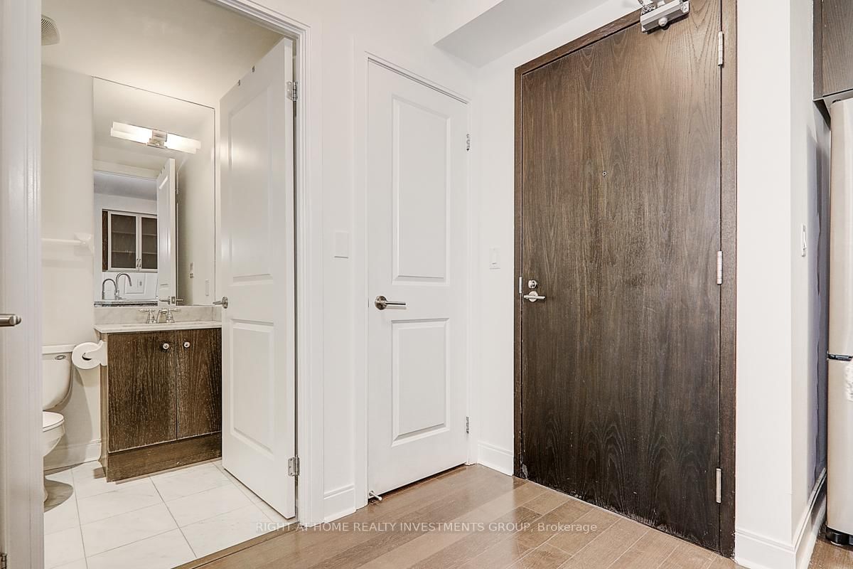 Condo for lease at 704-18 Yorkville Avenue, Toronto, Ontario, M4W 1L4 - Rosedale-Moore Park - MLS: C13570558