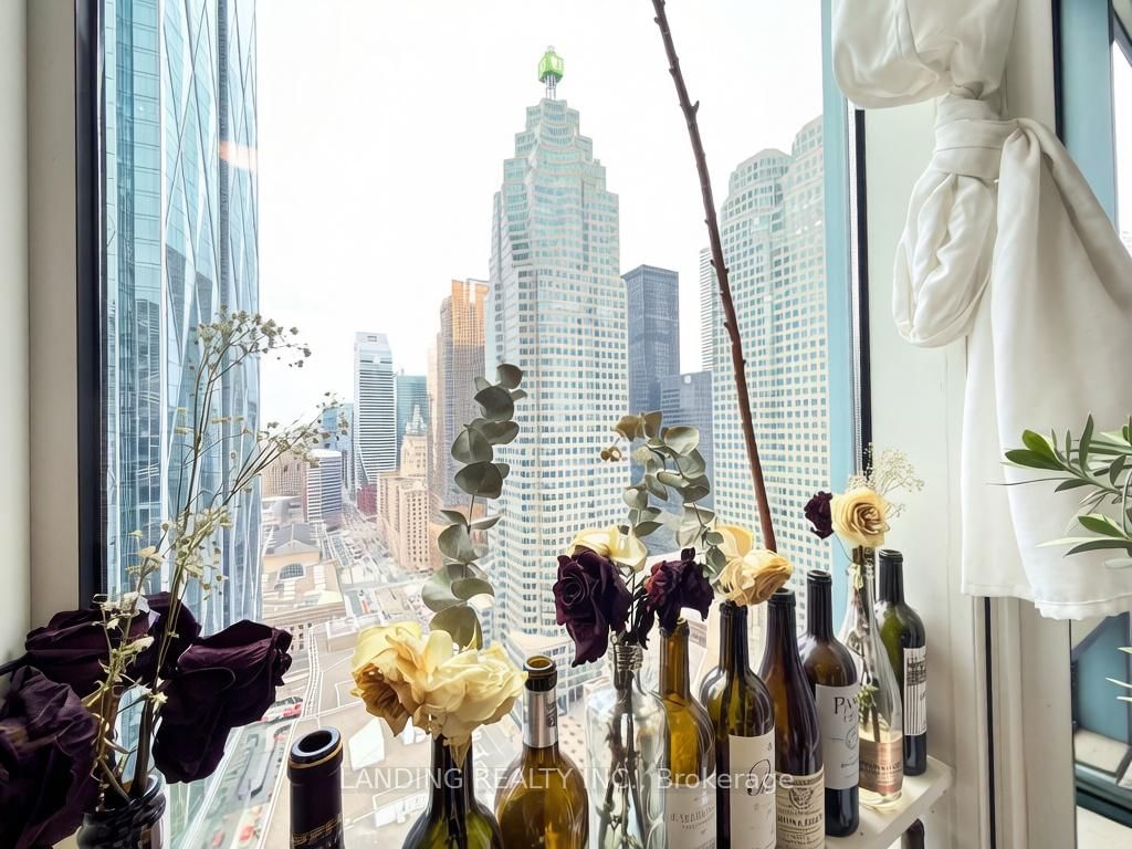 8 The Esplanade Avenue • #3304 • Toronto, ON photo 10