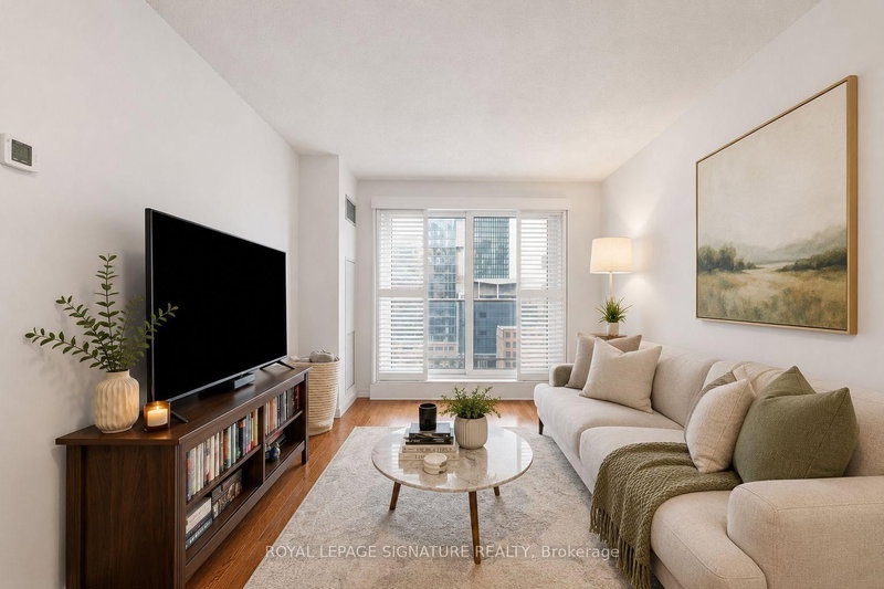 1223 - 230 King Street E
