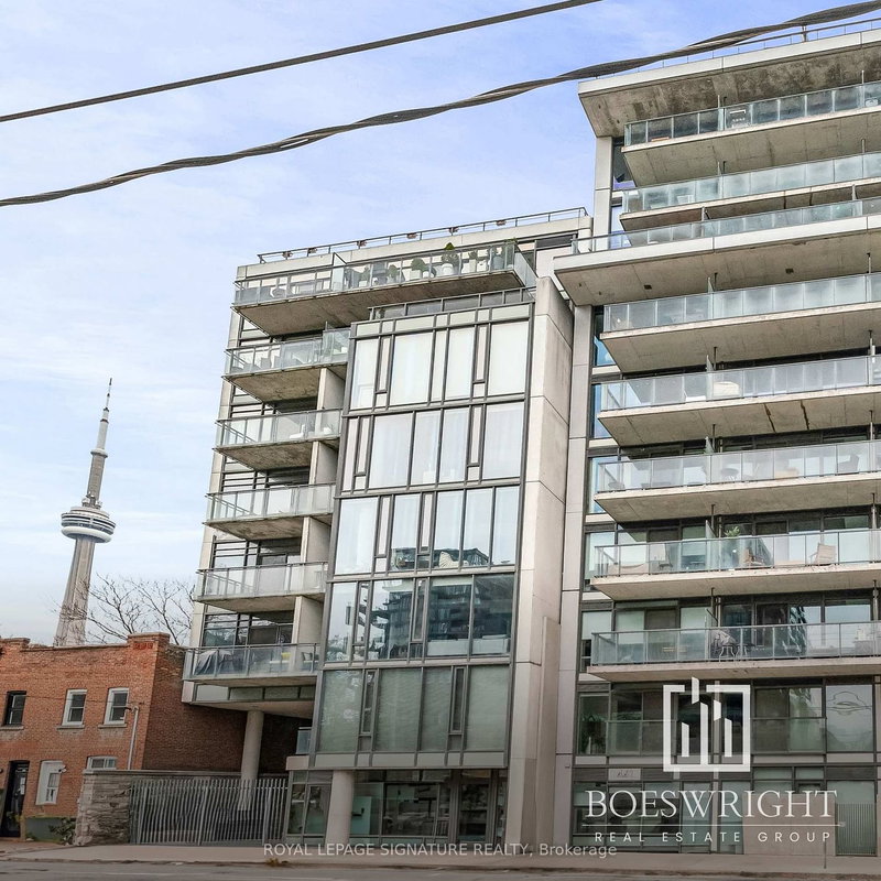 916 - 461 Adelaide Street W