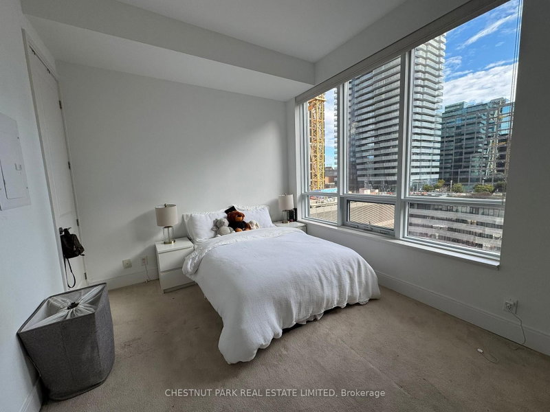 1102 - 21 Balmuto Street