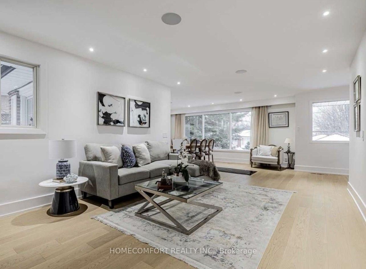 22 Fenelon Drive, Toronto, ON, photo 2
