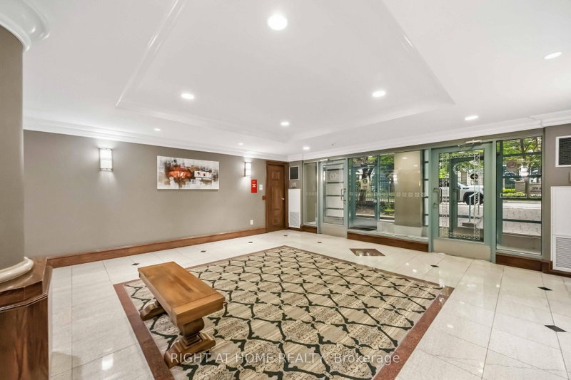 408 - 8 Pemberton Avenue