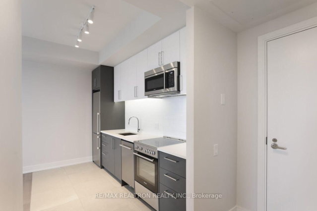 410 - 2525 Bathurst Street