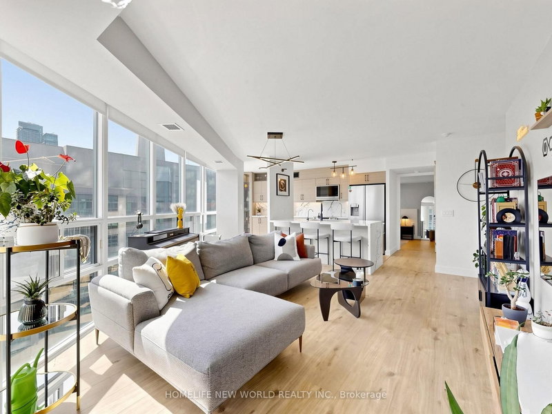 1911 - 30 Grand Trunk Crescent
