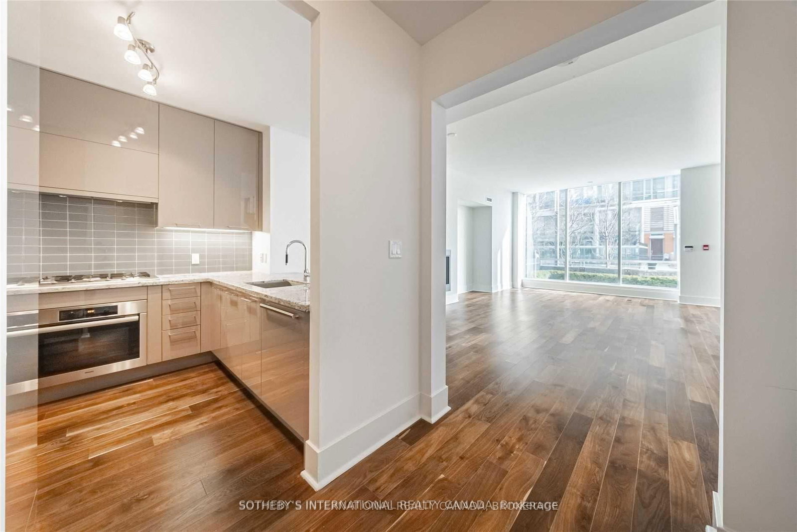 TH-113-29 Queens Quay, Toronto, ON, photo 5