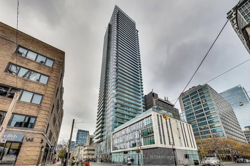 home for lease on 3804-33 Lombard Street