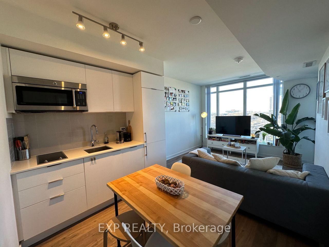512-27 Bathurst Street, Toronto, ON