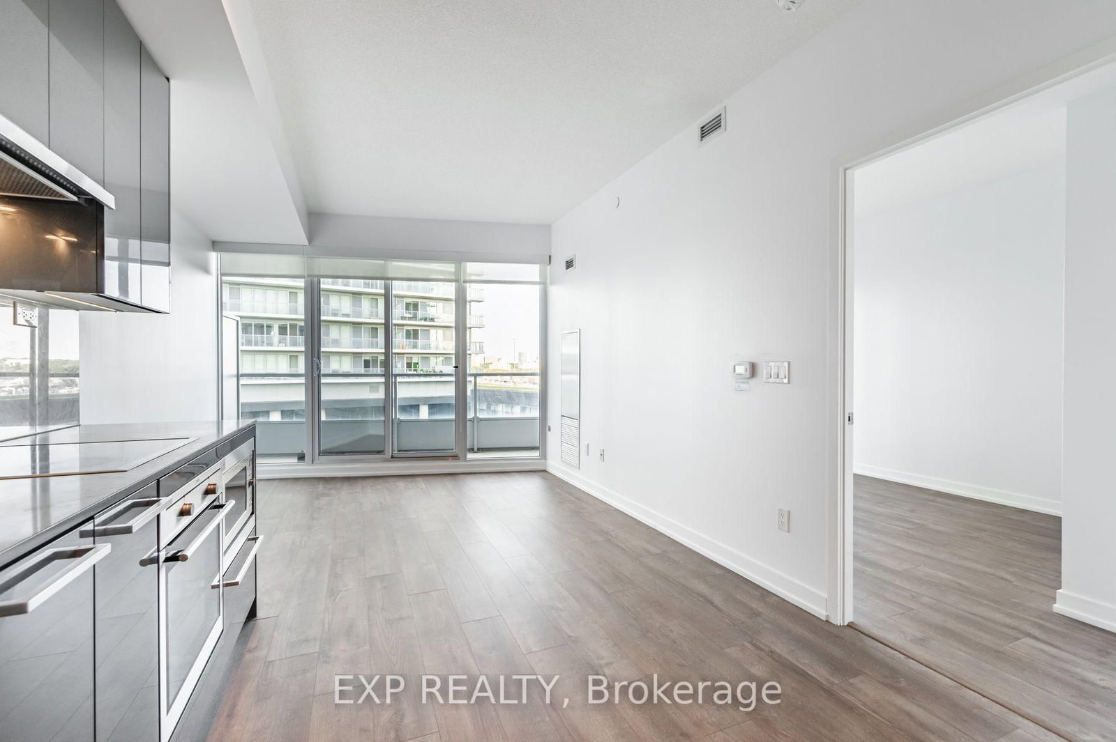 206-115 Mcmahon Drive, Toronto, ON, photo 3