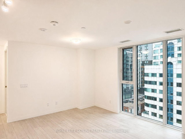 1008 - 400 King Street W