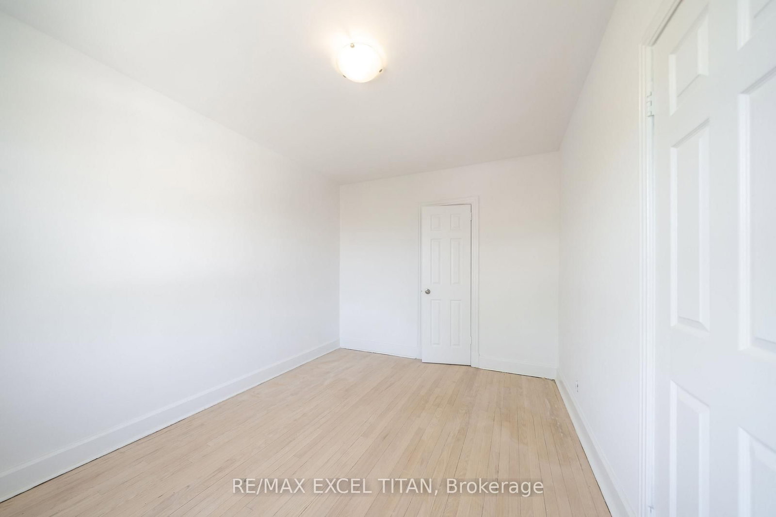 4-1 Mallory Gardens, Toronto, ON, photo 4