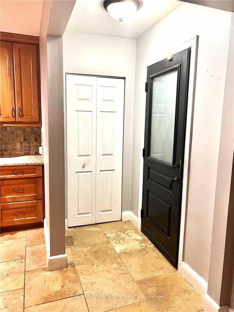 Upper-44 Dallas Road, Toronto, ON, photo 2