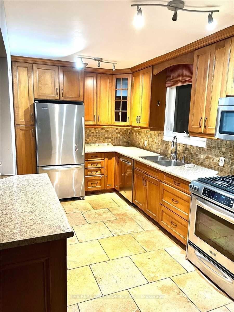 Upper-44 Dallas Road, Toronto, ON, photo 3