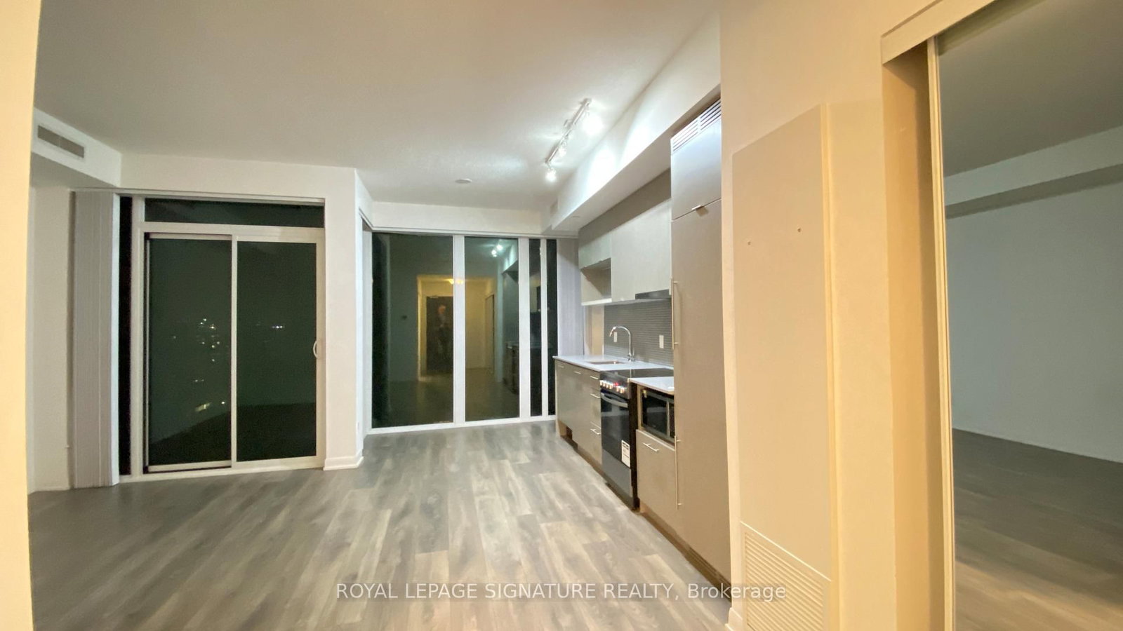 Ph102-435 Richmond Street, Toronto, ON, photo 2