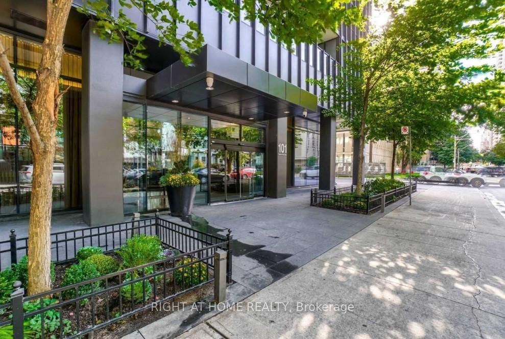 520-101 Charles Street, Toronto, ON, photo 2