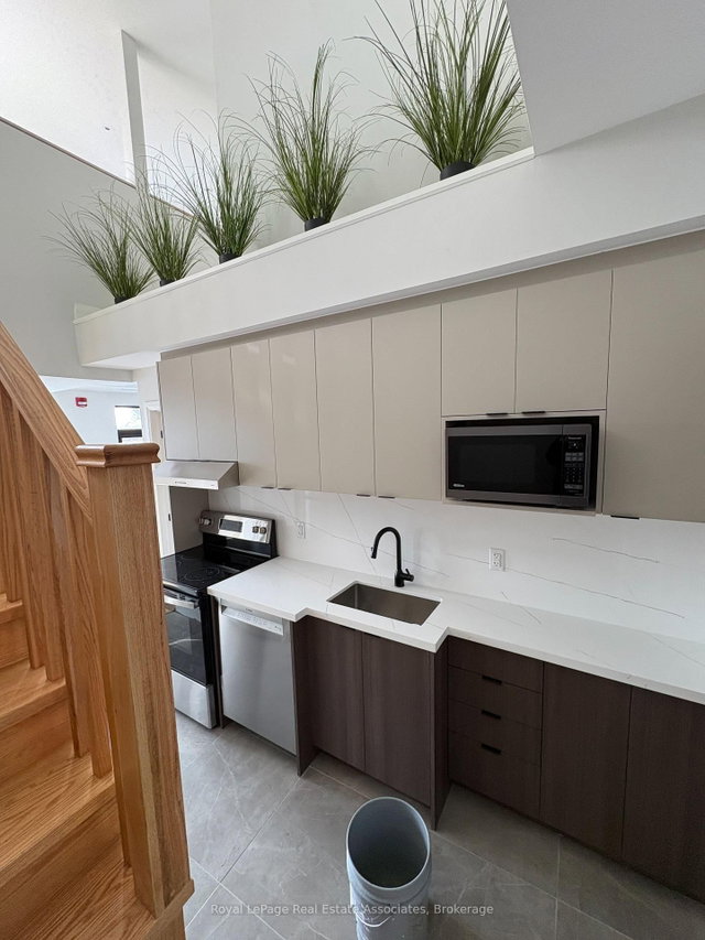 402 - 1000 Bathurst Street
