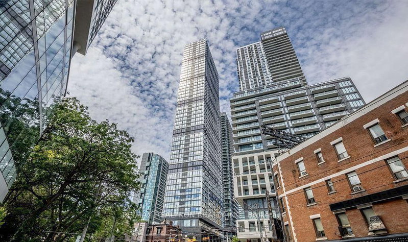702 - 181 Dundas Street E