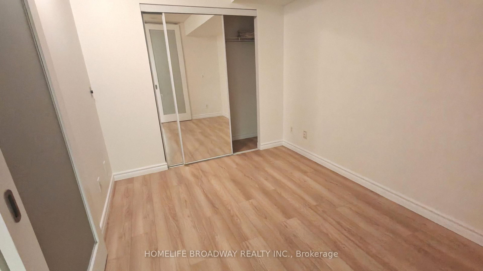 18 Yonge Street • #1906 • Toronto, ON photo 11