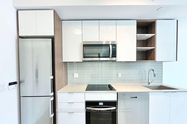 616 - 543 Richmond Street W