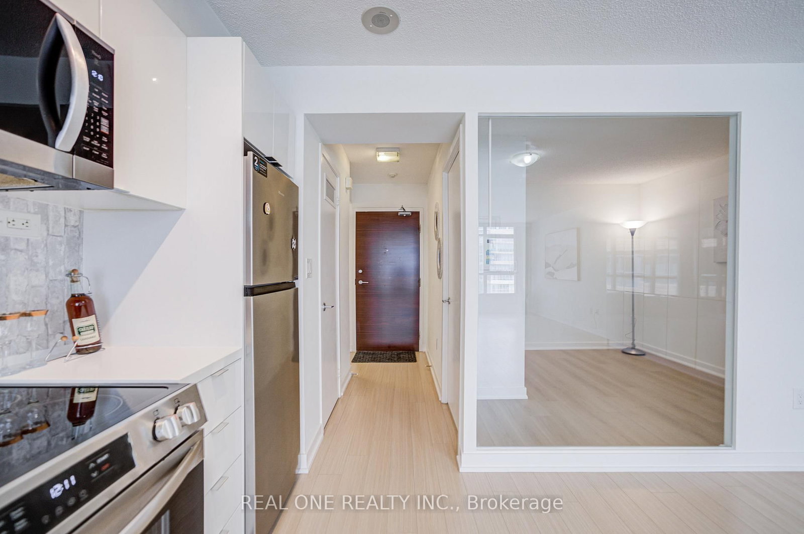 10 Capreol Court • #727 • Toronto, ON photo 18