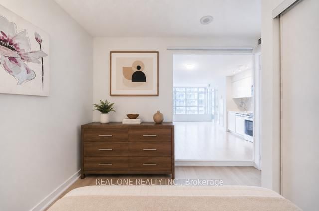 10 Capreol Court • #727 • Toronto, ON photo 19