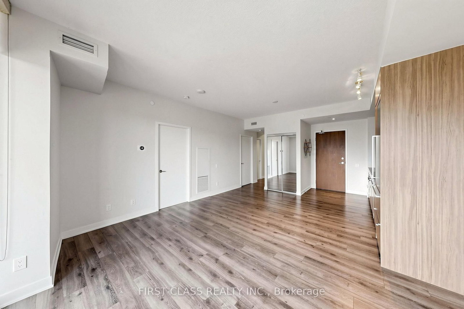 90 Queens Wharf Road • #503 • Toronto, ON photo 6