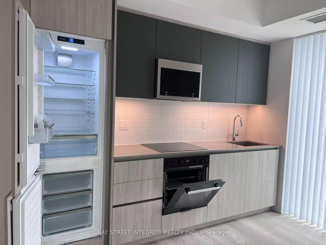 1508 - 400 King Street W