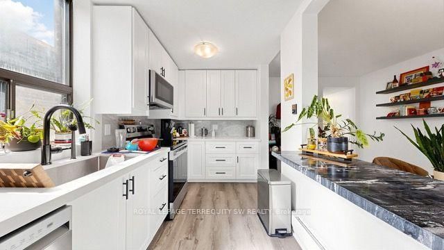 29 Winchester Street • Toronto, ON photo 19