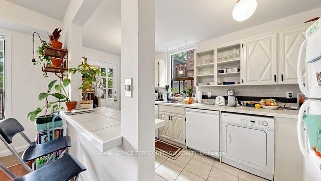 29 Winchester Street • Toronto, ON photo 6