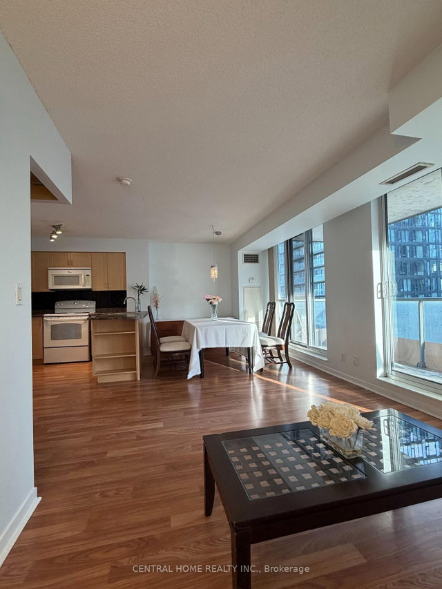 1207 - 76 Shuter Street