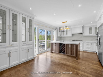 44 Pineway Boulevard W — more photos