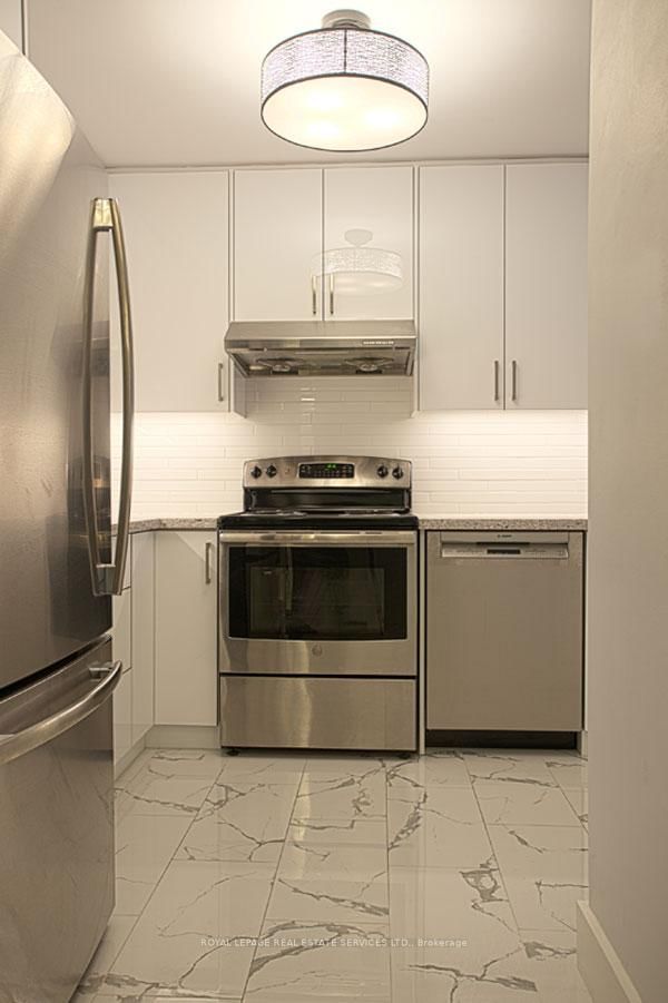 1204 - 100 Upper Madison Avenue