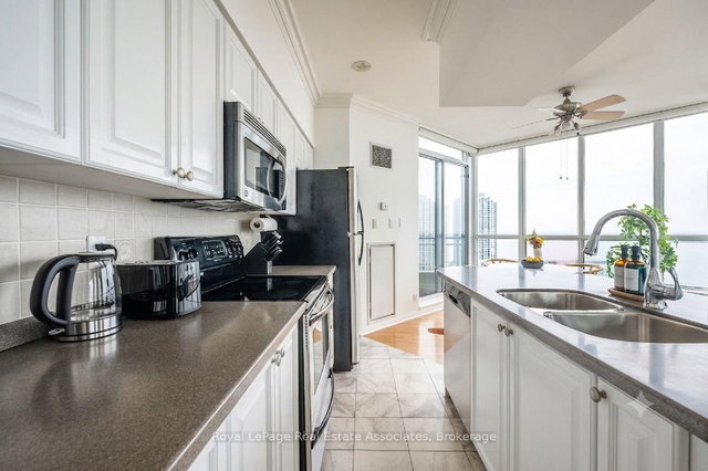 2811 (PH 11) - 230 Queens Quay W