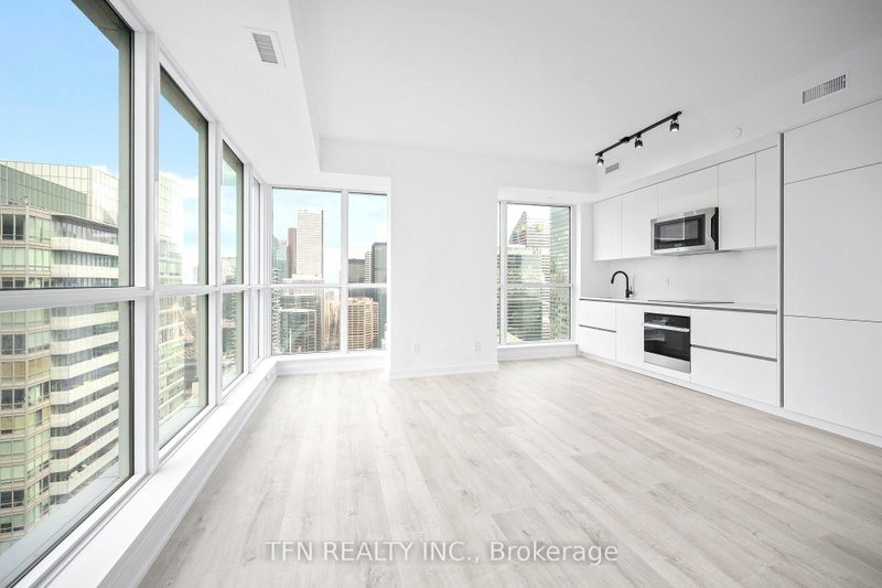 4506 - 327 King Street W