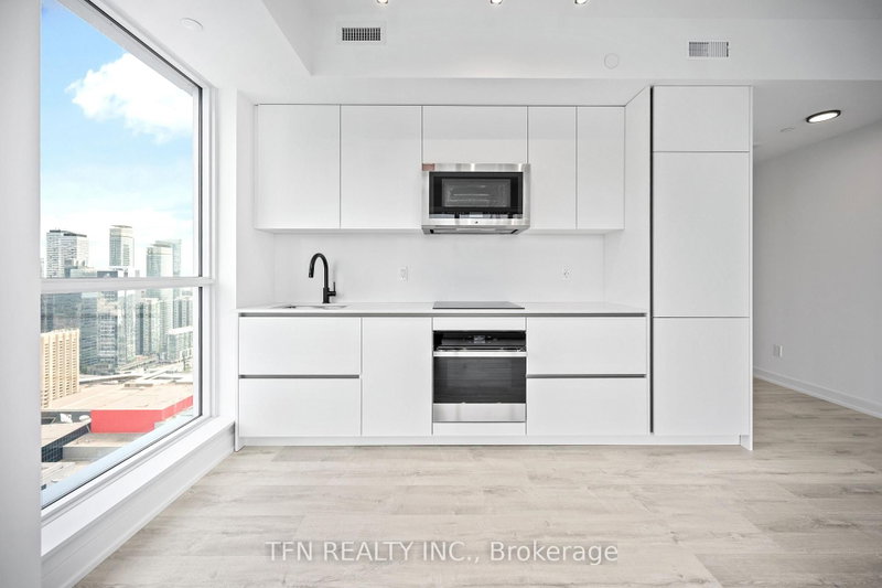 4506 - 327 King Street W