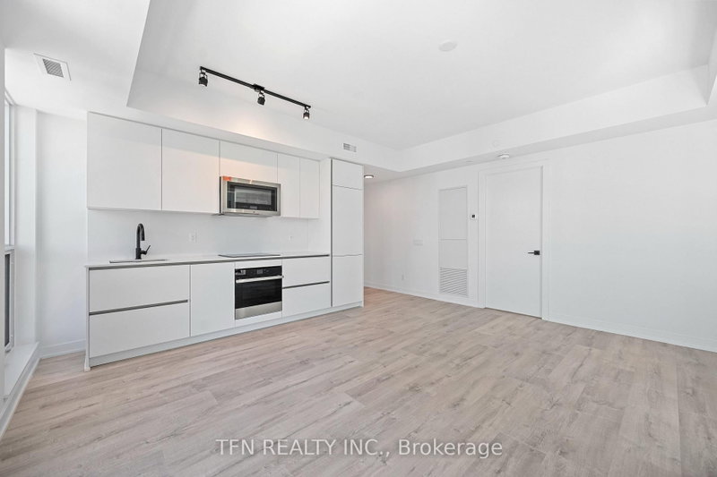 4505 - 327 King Street W