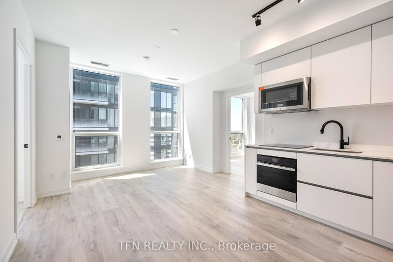 4704 - 327 King Street W