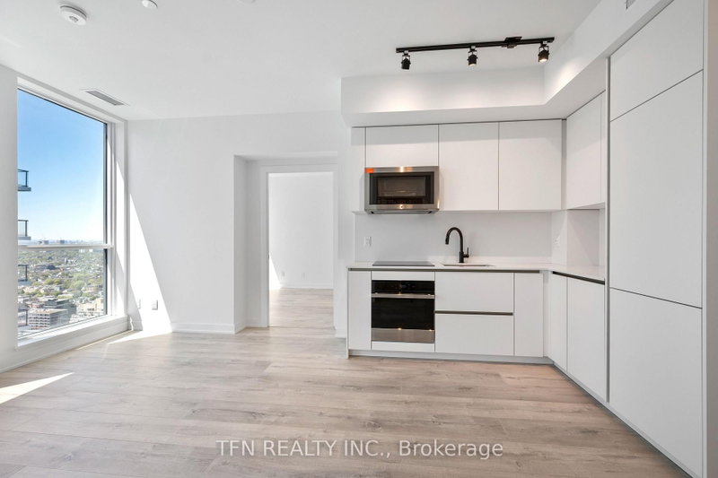 4704 - 327 King Street W
