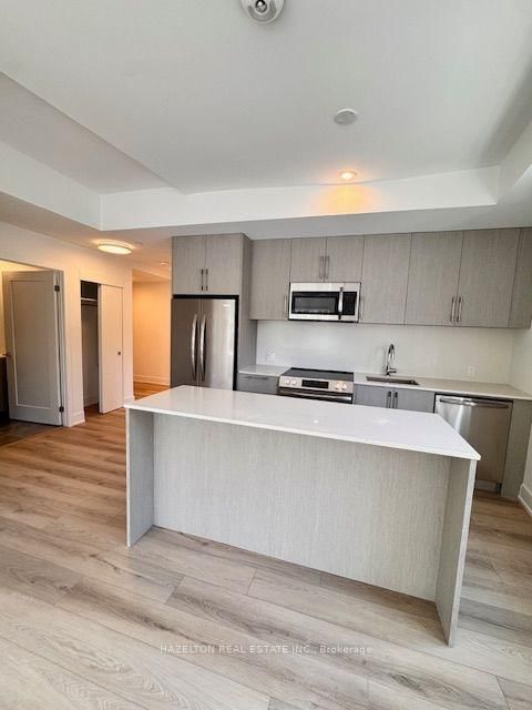 204 - 8 Manor Road W