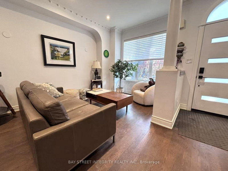UPPER 162 Claremont Street, Toronto
