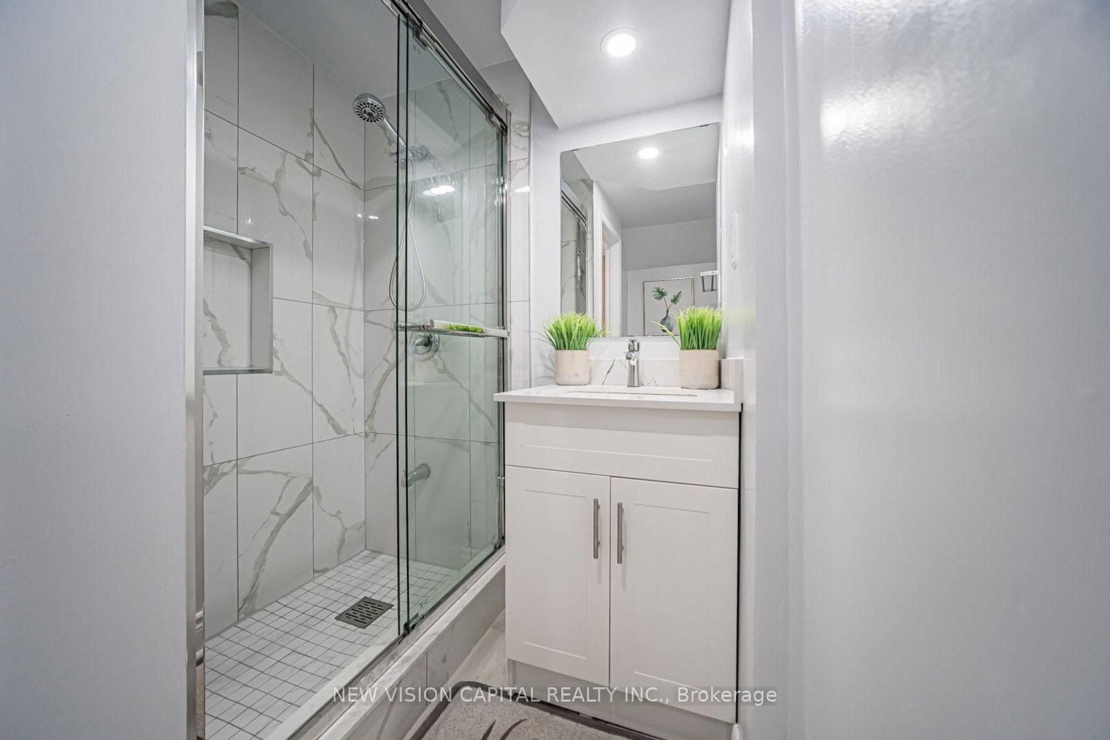 Townhouse sold at 24 Low Meadoway, Toronto, Ontario, M2H 2V7 - Hillcrest Village - MLS: C13580448