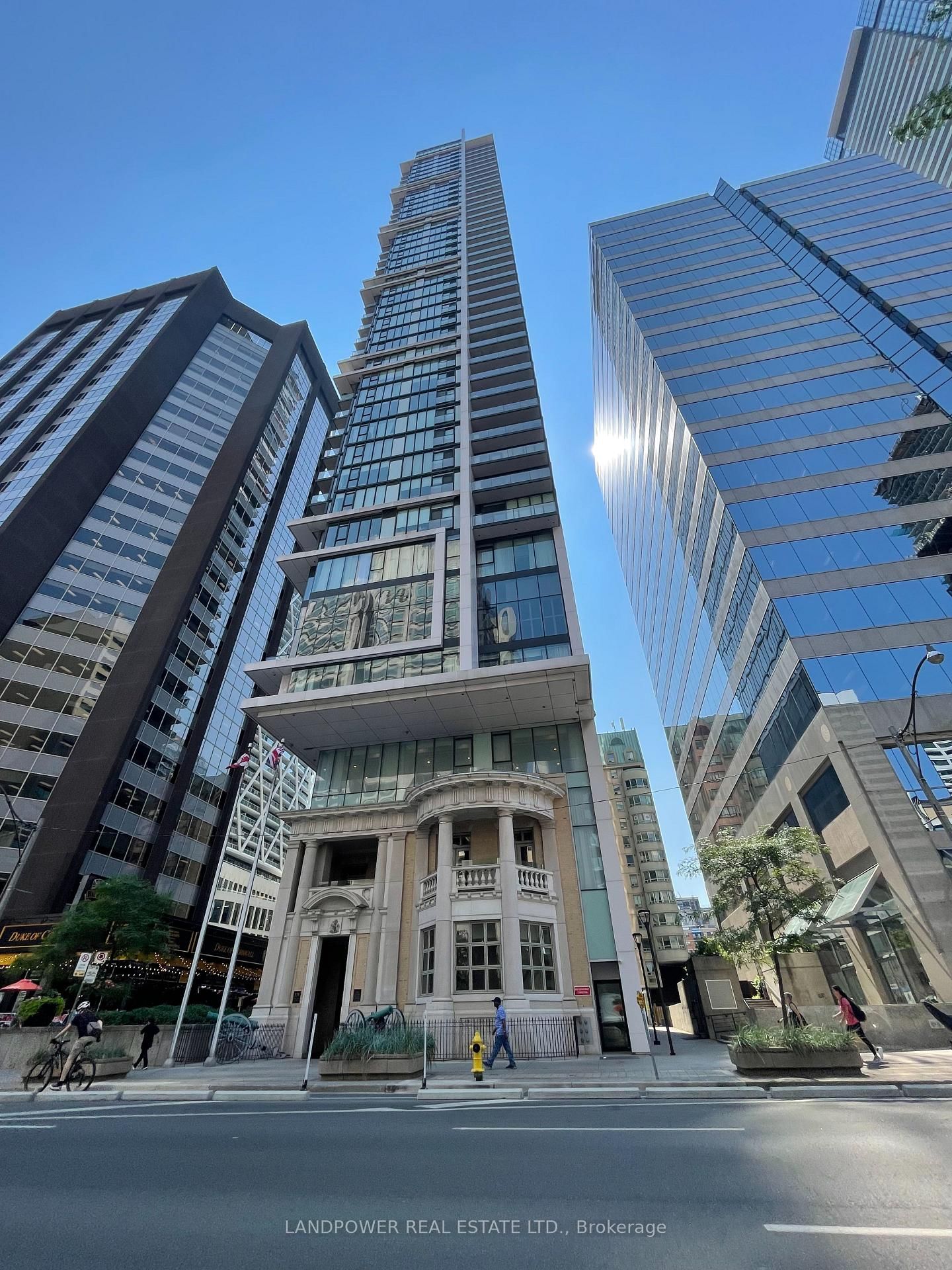 3910-426 University Avenue, Toronto, ON
