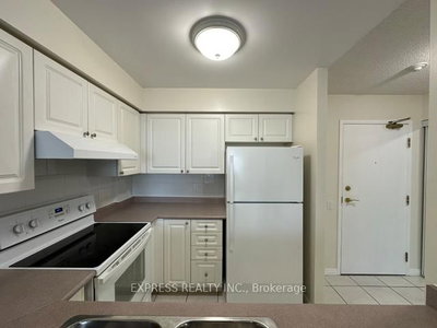 Unit 905 — 8 Hillcrest Avenue — photo 2